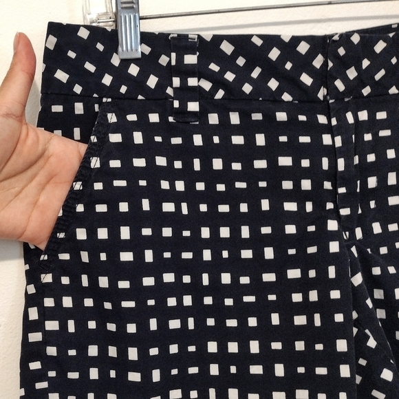 Tommy Hilfiger - Printed Khaki Shorts - Picture 2 of 8